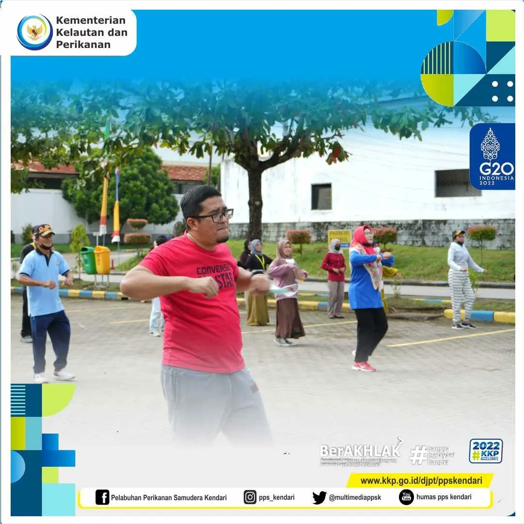 ppskendari1's tweet photo. #SahabatBahari Hidup sehat dan bugar menjadi dambaan setiap orang. Tidak terkecuali bagi Pegawai Pelabuhan Perikanan Samudera Kendari yang melaksanakan Senam Bersama pada Jum’at  (12/8) di halaman Kantor PPS Kendari. 

#KKPAccelerate 
#ppskendari https://t.co/CMPM0hj0Ar