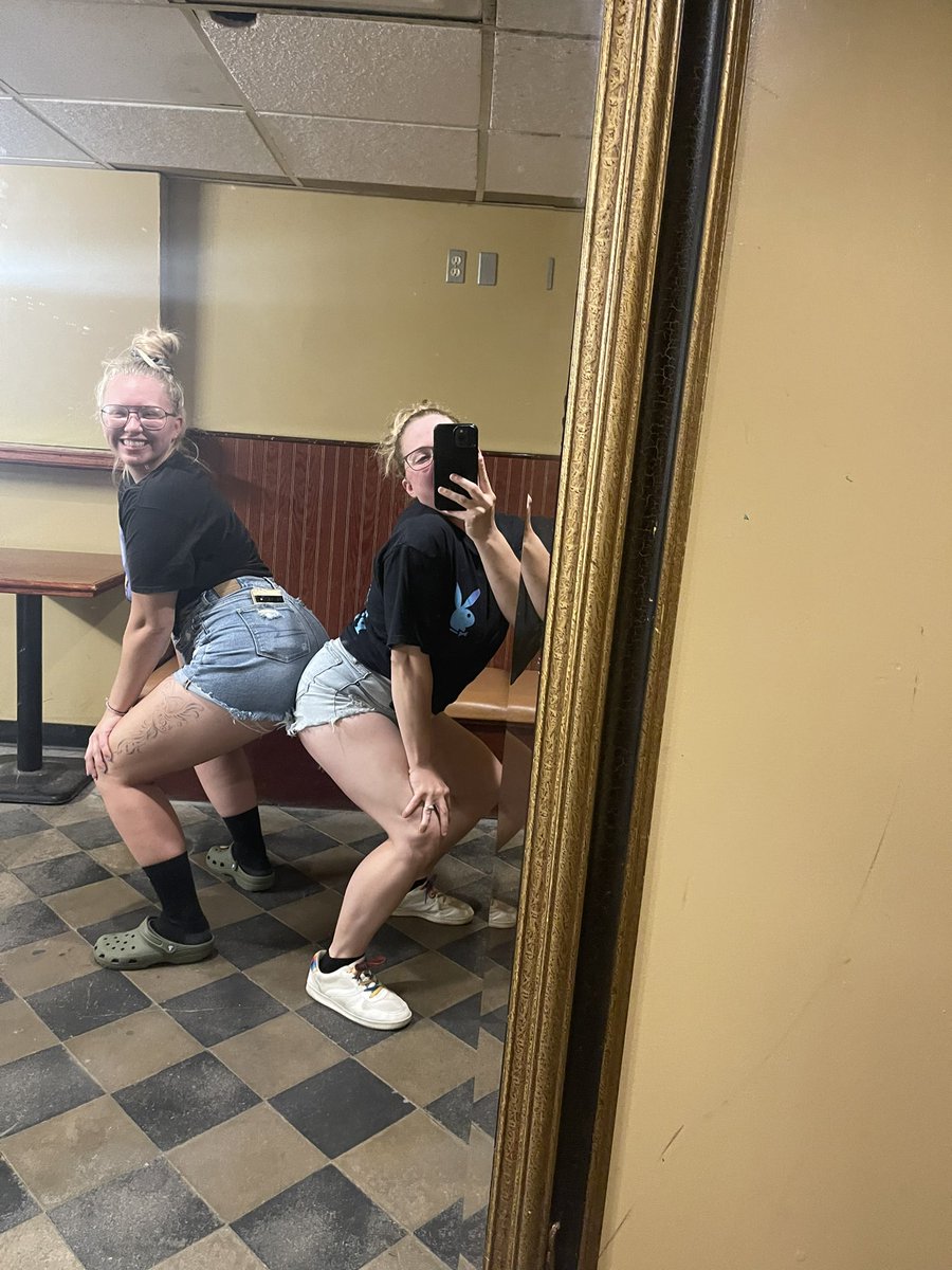 Destiny_Cortez7's tweet image. $1 Long Islands made a Thursday night very interesting 😂