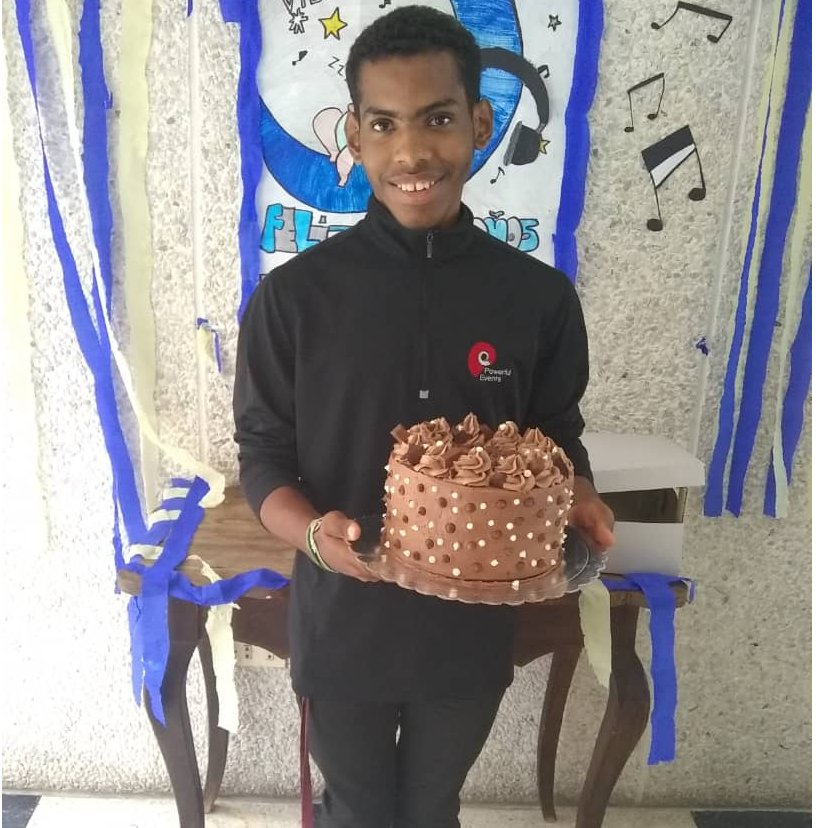 HogarBambi's tweet photo. José Javier, a quien siempre le gustó preparar postres, hizo un curso para pasteleros, Ahora tiene más de un año trabajando como asistente en la pastelería “Danubio”; ha ahorrado para comprarse un teléfono y comenzar a pagar sus artículos de higiene personal.

#HogarBambi 💚 https://t.co/SrWnuyLOUO