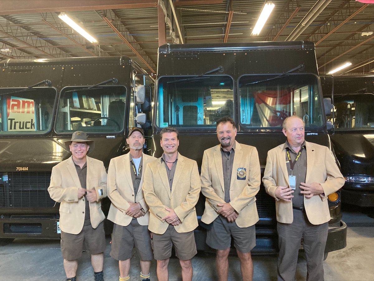 vincep634's tweet photo. Today Kitchener celebrated our 14th induction into the circle of honour.  Congratulations Mo Zuniga 25 years of safe driving. @Stephanie_Dex @RollyPayne4 @CanadaUPSers https://t.co/T1AHjPXvkH