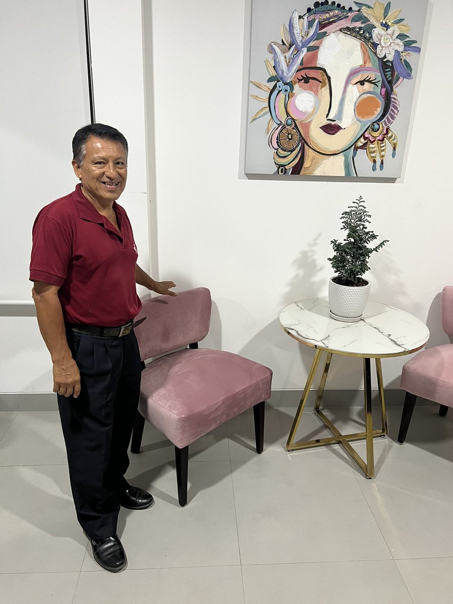 joacosaavedraq's tweet photo. Se llama Wagner y es un mago con los muebles. Ya pensábamos botar estas butacas y sofá viejo pero él hizo estos cambios extremos. Buen precio, tiene su camioneta y trabaja rápido. Ayúdenme con un rt para que pueda tener más trabajos. https://t.co/ZrOnrSEb9j