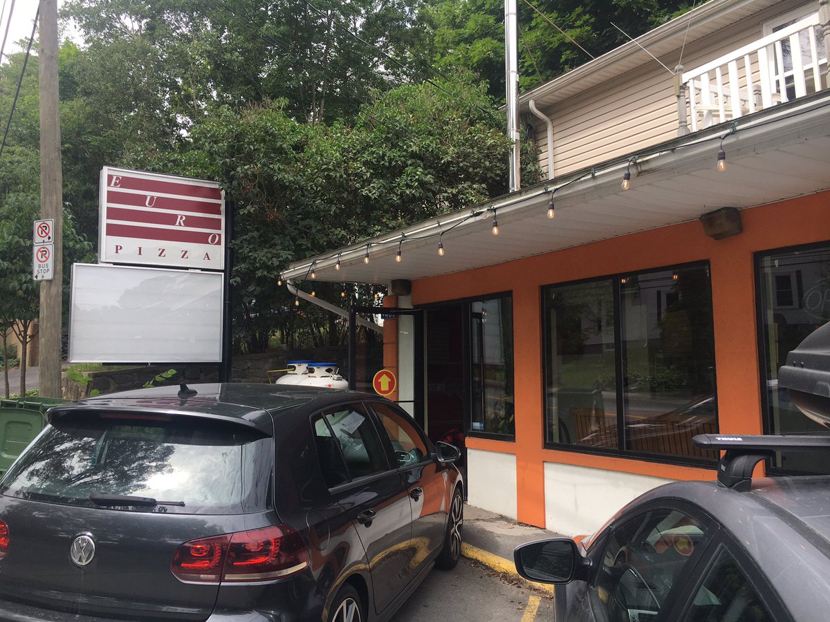 Euro Pizza (401 St Margarets Bay Rd)

Quant lil spot off SMBR

1/4 size
Super crunchy crust
Cheese
Sweet sauce
Average pepp
$6 a slice

One of those places trapped in a time warp, really puts the crunch in crust.

Rating: 4/10