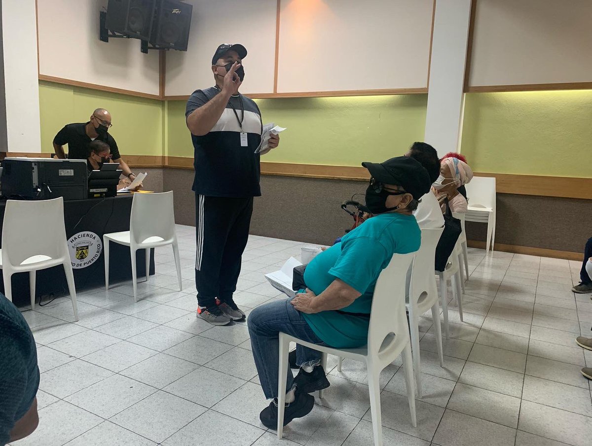 JohnnyMndez36's tweet photo. Nuestros constituyentes en #Vieques YA se encuentran recibiendo los servicios de @DptoHacienda en la radicación de la Planilla Senior, asistencia en la solicitud de asistencia para el pago de energía con #ADSEF y los servicios de orientación con @ASSMCAonline. #SomosDistrito36 https://t.co/lqIrqXBKTI