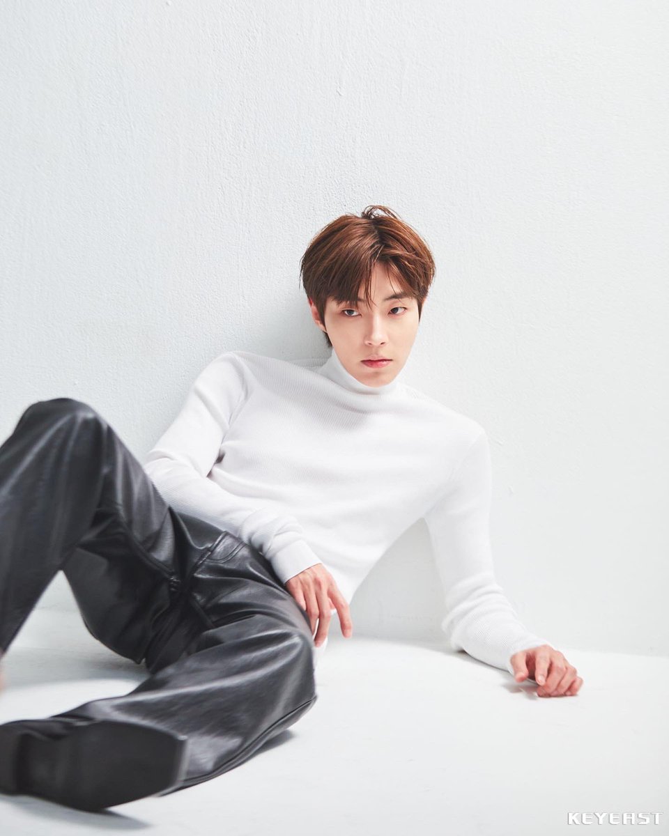 hiynation's tweet photo. The definition of effortless beauty ✨

#HwangInYoup #황인엽 https://t.co/KrQ6hEnEbv