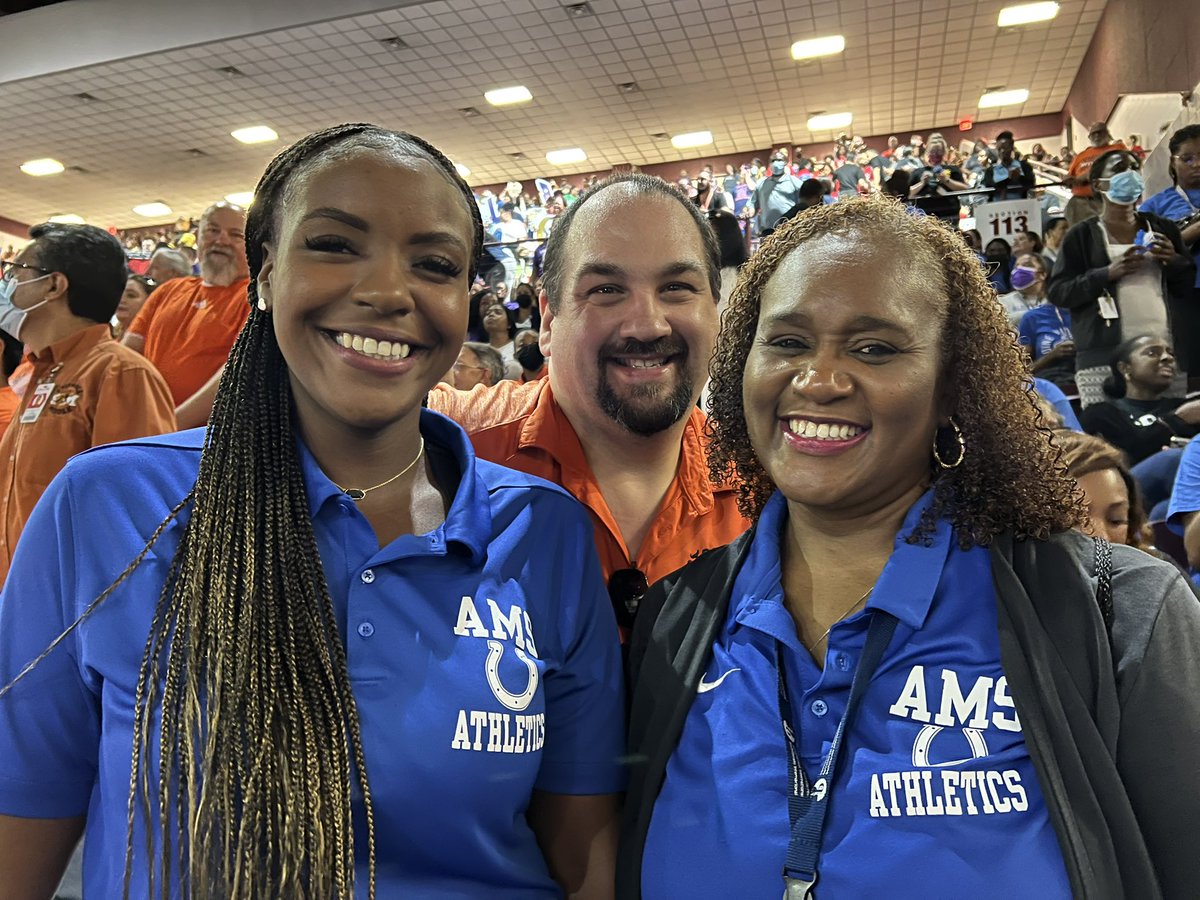 clynvan1's tweet photo. The @AldineMS_AISD Colts are representing at the @AldineISD Convocation. #ColtsDeserveIt https://t.co/9cuILquUPQ