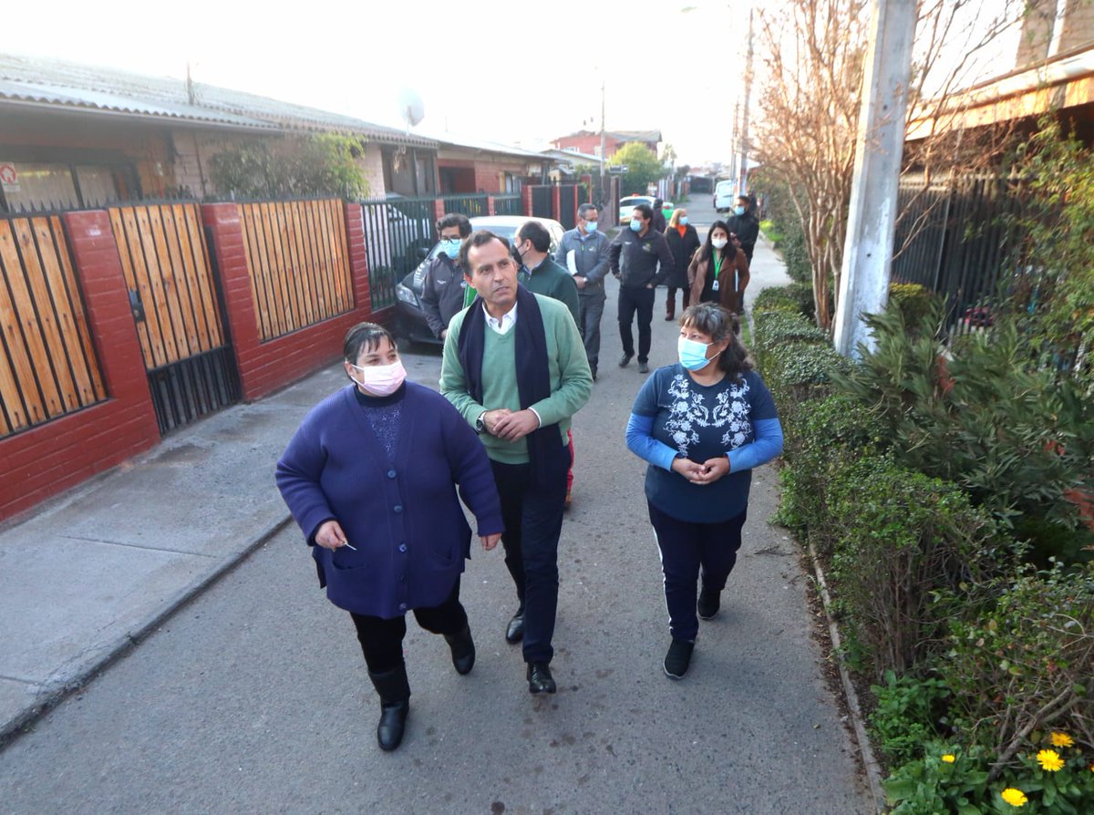 MuniPenaflor's tweet photo. Cambio d #Techos d #Asbesto para 36 #familias d Villa #Fantasía ✅️ #ElGuindal✅️, #LasPalmeras✅️ y #SantaSanta ✅️
@Nibaldo_Meza alcalde d Peñaflor supervisó las obras q están en ejecución, proyecto postulado x #EntidadPatrocinanteMunicipal con la Jta d Vecinos Sta Rosa. https://t.co/KDyXJl76aK