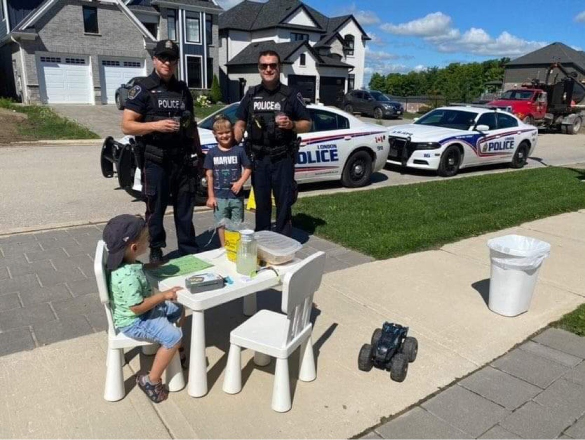 This week, we encountered a lemonade stand for a great cause! 🍋 These young boys are raising money for London Cares to help support homeless response services here in #LdnOnt. They have already raised over $165! Thank you for showing your #LdnOntKindness. 👏 #EverySingleDay