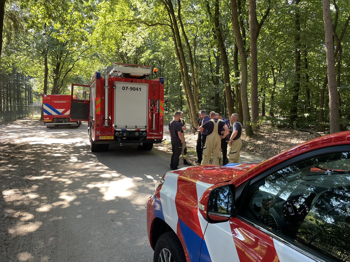 BrilHenk's tweet photo. Vandaag op pad met de 24-uurs-dienst van de brandweer Ede. Leerzame dag met ploeg A om iets meer te snappen van het boeiende en mooie brandweervak. @brandweergm @ambulanceGM @GGDGM https://t.co/0AXGdntNLd
