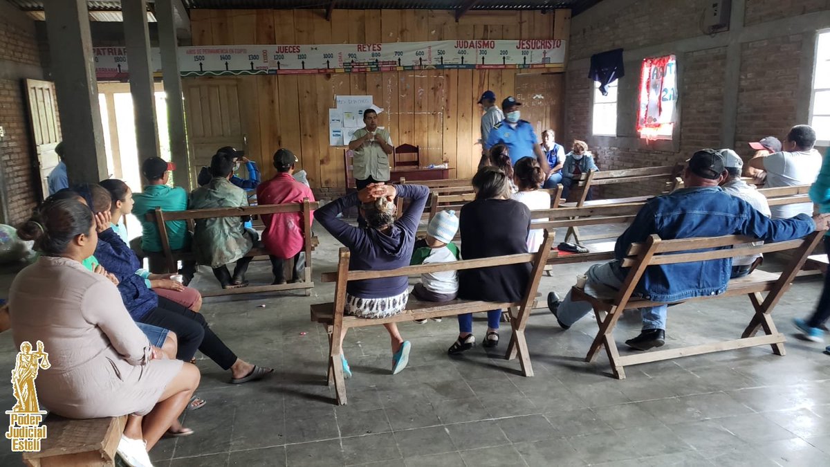 PJEsteli's tweet photo. El Dr. Elder Moreno Valverde, Juez Local Único de San Nicolás - #Estelí, realizó visita a pobladores de la comunidad "La Garnacha", se desarrollo asamblea comunitaria y nombramiento de la Sra. Marbely de Fátima Rocha Bucardo como Facilitadora Judicial de esa comunidad. https://t.co/L0ShdoGWe9
