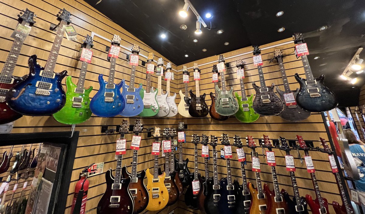LeanCoolTop20's tweet photo. Ended up in a candy store 🤣😉🎸 https://t.co/VnPtE8kAA1