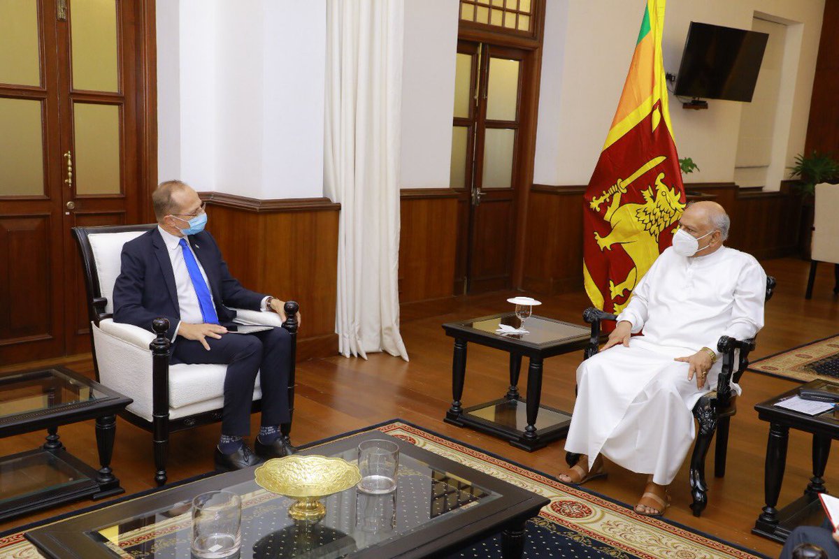 UNDPSriLanka's tweet photo. Ending his mission in #SriLanka 🇱🇰@C_Bahuet, Dept Regional Dir for @UNDPasiapac met w/ PM @DCRGunawardena this evening, reiterating @UNDP’s support to work w/ #lka on many fronts during these challenging times, including #economic revival, #innovation, food security &amp; #GreenDev https://t.co/hMoeWQF7bg