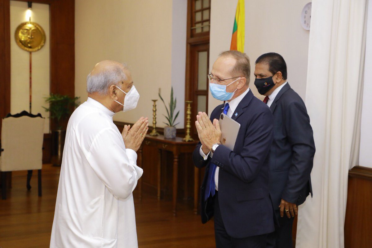 UNDPSriLanka's tweet photo. Ending his mission in #SriLanka 🇱🇰@C_Bahuet, Dept Regional Dir for @UNDPasiapac met w/ PM @DCRGunawardena this evening, reiterating @UNDP’s support to work w/ #lka on many fronts during these challenging times, including #economic revival, #innovation, food security &amp; #GreenDev https://t.co/hMoeWQF7bg