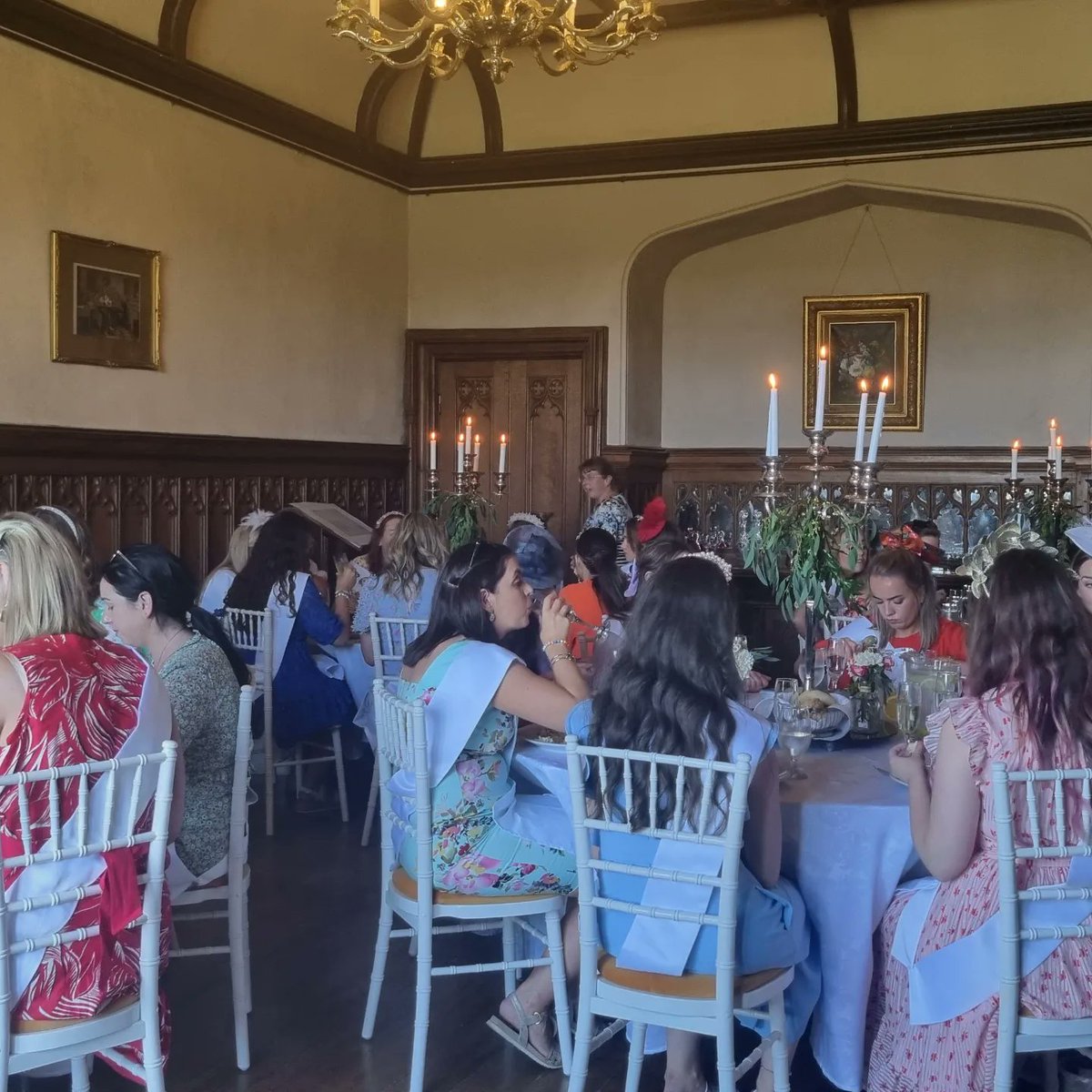 Absolutely thrilled to welcome the 2022 Rose of Tralee finalists to Wells for lunch as part of their #WexfordRoseTour by @visitwexford & @wexfordcoco