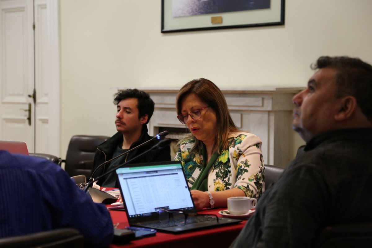 COREMagallanes's tweet photo. 🔵Consejeros se encuentran en trabajo de #ComisióndeInfraestructura junto Eugenia Mancilla Jefa de División de Presupuesto e Inversión Regional #DPIR https://t.co/02QJV3mtC4