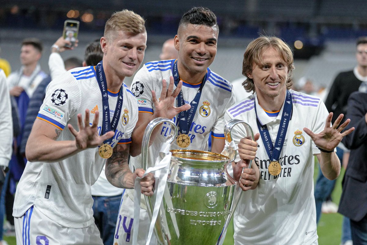 DuncDog's tweet photo. Madrid really replaced their midfield for only £104.4m https://t.co/SFiK8j3UWs