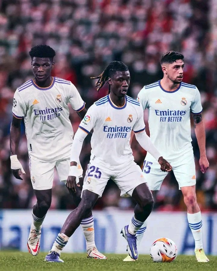 DuncDog's tweet photo. Madrid really replaced their midfield for only £104.4m https://t.co/SFiK8j3UWs