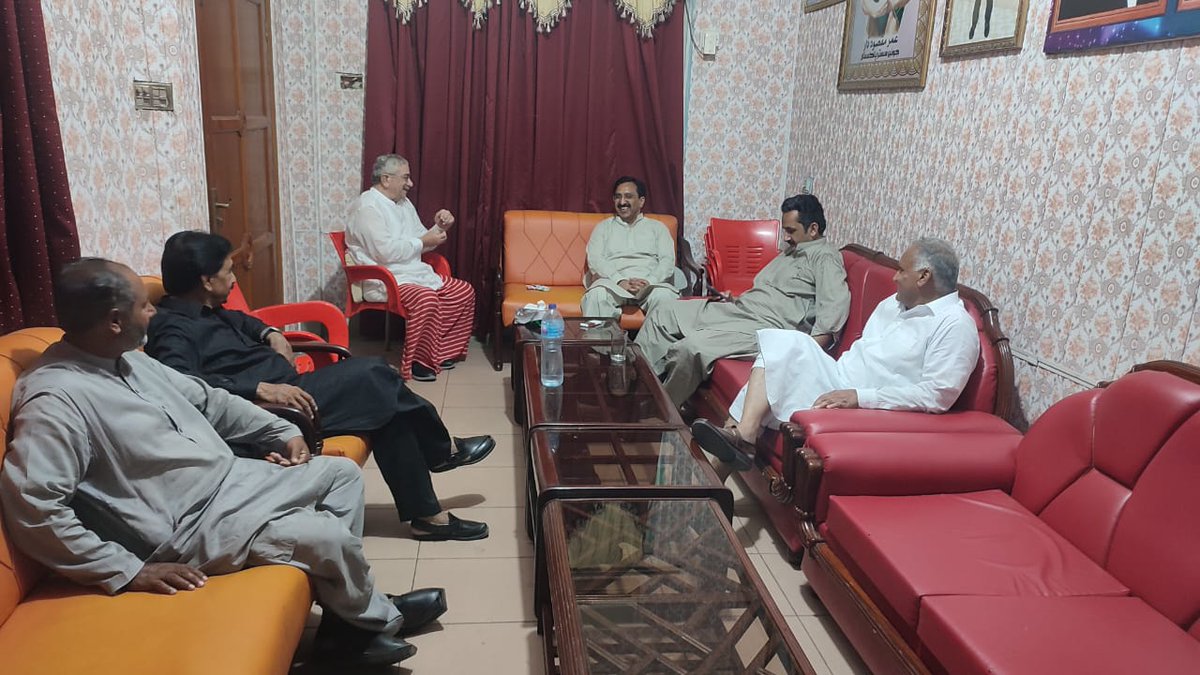 AdilBukshPK's tweet photo. ایم پی اے چوہدری عادل بخش چٹھہ نے وزیرآباد میں نائب صدر پنجاب چوہدری مستنصر علی گوندل صاحب کے ہمراہ مقصود ڈار صاحب سے ملاقات کی
سلہوکی میں میاں ظفر اللہ خاں چٹھہ صاحب اور رسولنگر میں متحرک لیگی ورکرز سے ملاقات
#SMT #PP51 #PP52 https://t.co/hL4pZl3X1z