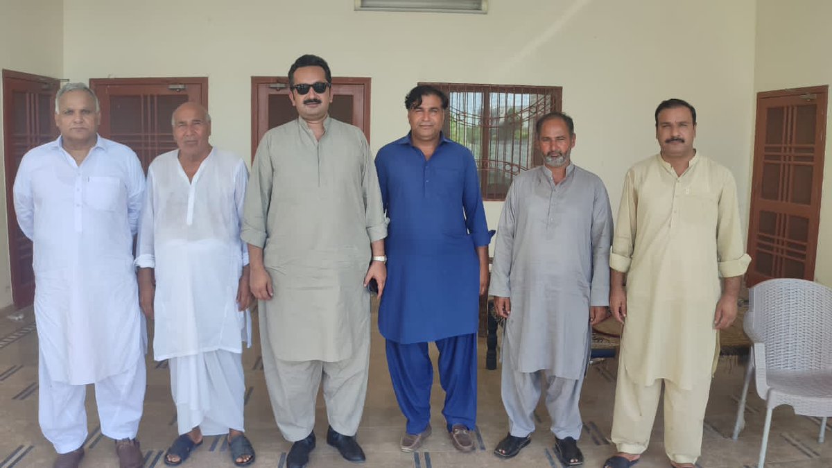 AdilBukshPK's tweet photo. ایم پی اے چوہدری عادل بخش چٹھہ نے وزیرآباد میں نائب صدر پنجاب چوہدری مستنصر علی گوندل صاحب کے ہمراہ مقصود ڈار صاحب سے ملاقات کی
سلہوکی میں میاں ظفر اللہ خاں چٹھہ صاحب اور رسولنگر میں متحرک لیگی ورکرز سے ملاقات
#SMT #PP51 #PP52 https://t.co/hL4pZl3X1z