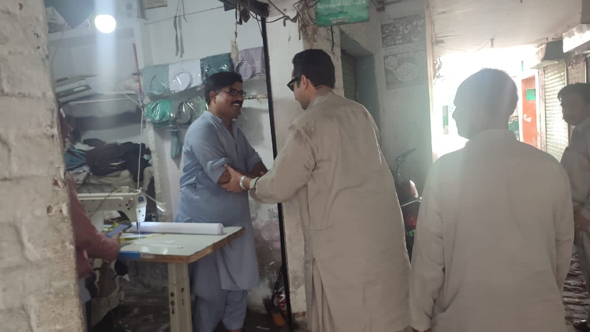 AdilBukshPK's tweet photo. ایم پی اے چوہدری عادل بخش چٹھہ نے وزیرآباد میں نائب صدر پنجاب چوہدری مستنصر علی گوندل صاحب کے ہمراہ مقصود ڈار صاحب سے ملاقات کی
سلہوکی میں میاں ظفر اللہ خاں چٹھہ صاحب اور رسولنگر میں متحرک لیگی ورکرز سے ملاقات
#SMT #PP51 #PP52 https://t.co/hL4pZl3X1z