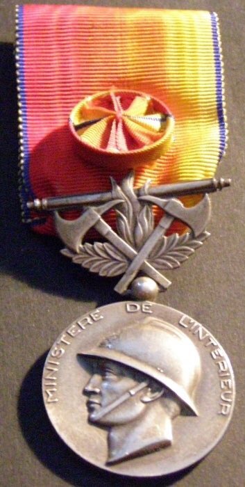 Par arrêté du ministère de l’intérieur du 9 août 2022, 10 SP du sdis 42 sont promus pour la médaille d’honneur avec rosette pour services exceptionnels.
En cette période de fort engagement et qu’ils soient SPV, SPP ou membres du service de santé, félicitations à eux.