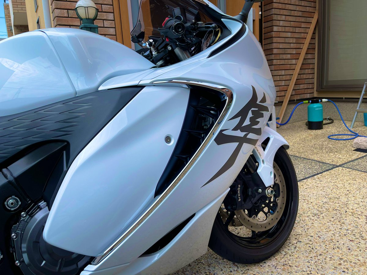 shinsan33's tweet photo. 今日は仕事早仕舞いしたのでバイクを洗車。
この前買った純水器を使いました。
仕上りめっちゃキレイ
#Vectorane https://t.co/WqV5iL0LlK
