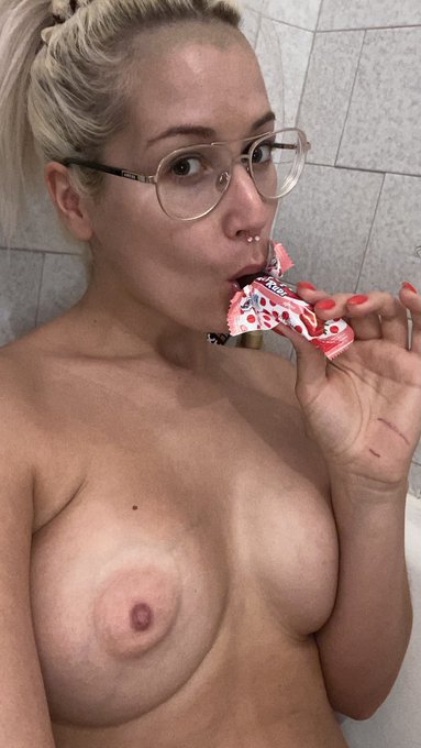 😜💦 https://t.co/pv3vetJPTc https://t.co/3nWvupe4XN