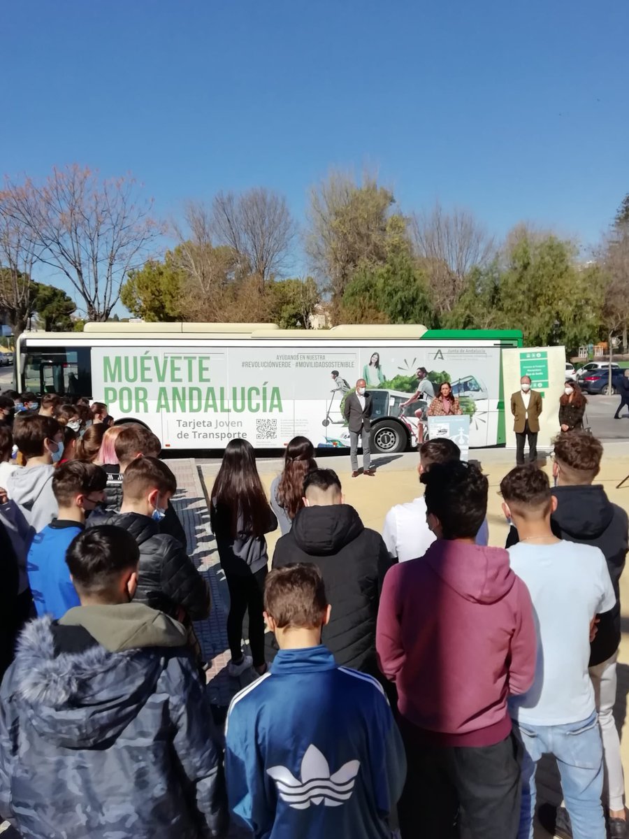 alegarciacasres's tweet photo. En el #DiaInternacionalDeLaJuventud seguimos construyendo un #TomaresJoven, lleno de oportunidades, de variedad y alternativas de ocio, de formación, y de iniciativas pioneras que sitúan a #Tomares como un municipio joven puntero. https://t.co/XQQMrc4SZw