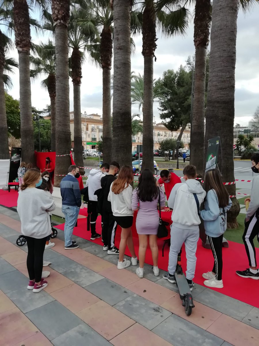 En el #DiaInternacionalDeLaJuventud seguimos construyendo un #TomaresJoven, lleno de oportunidades, de variedad y alternativas de ocio, de formación, y de iniciativas pioneras que sitúan a #Tomares como un municipio joven puntero.