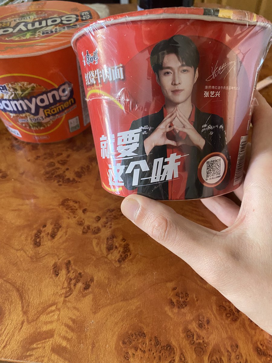 Yongwang42's tweet photo. А у нас Лэй на ужин с @hokasung https://t.co/XoTrdxAE0K