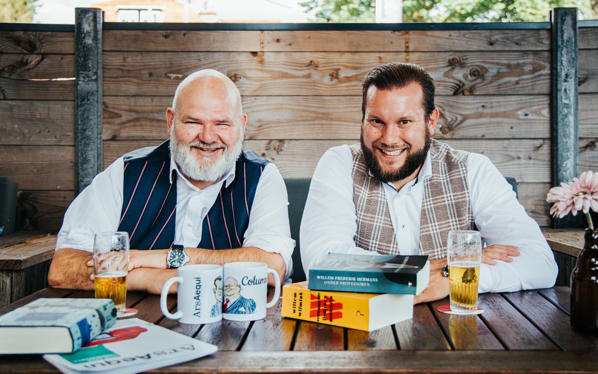 Alweer ons vijfde onderonsje! Aflevering 5 op het terras van De 4 Heeren, aan de rand van de Via Gladiola, komt eraan. Wat kun je verwachten? Een kleine terugblik op de Zwarte Cross, nieuws van <a href="/ArsAequi/">ars aequi</a> en een luchtige bespreking van het boek 'Onder Professoren'. 🎓&amp;🎓