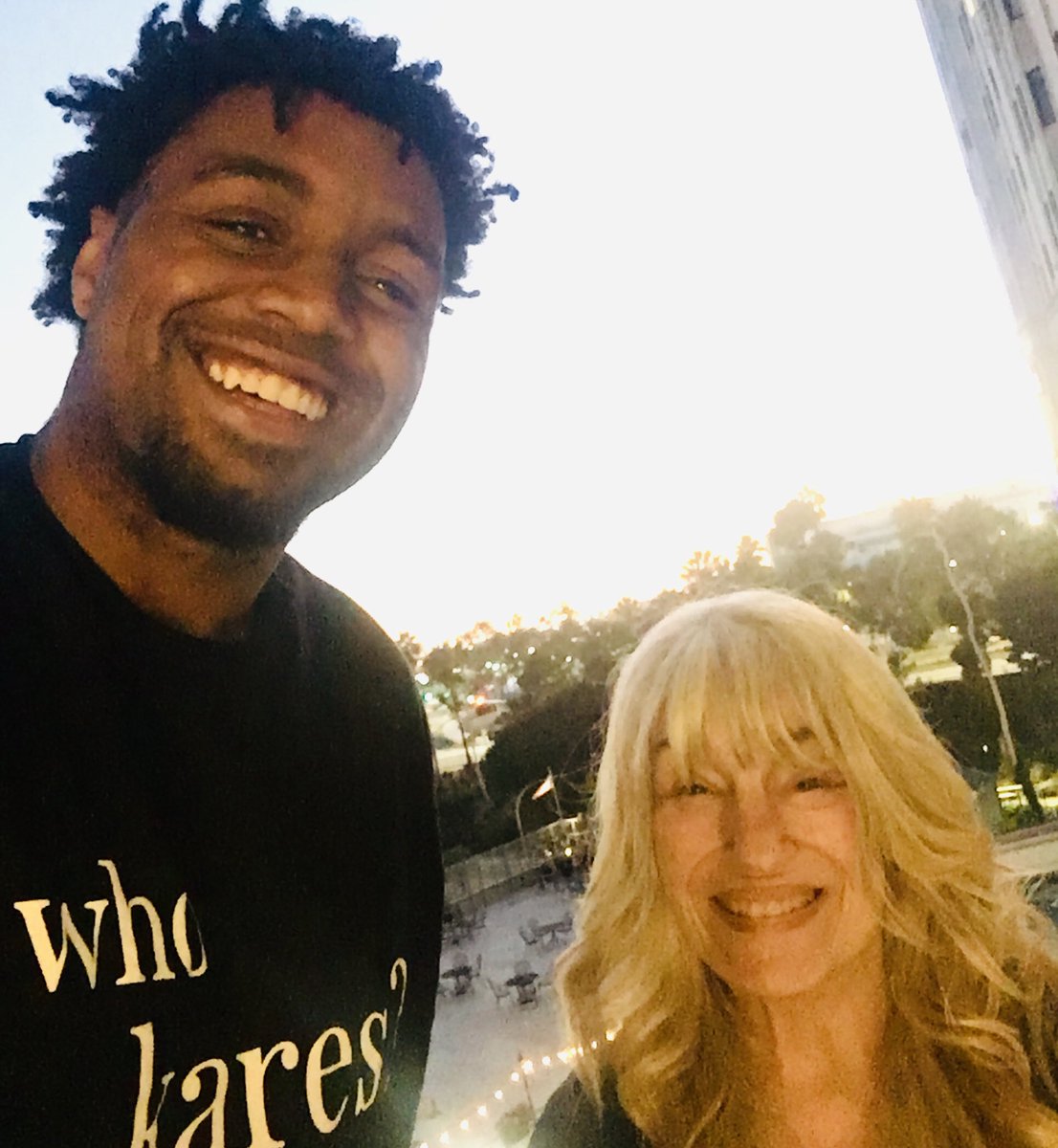 lindaannclaire's tweet image. Best greeting EVER at LAX by old Chem student &amp;amp; friend forever ⁦@EBduece1⁩ ! Thank you! 🏀💚#teachingrocks