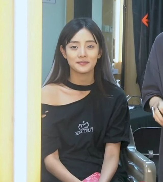 nichapedia's tweet photo. bangless minnie is so pretty https://t.co/lYhpbw2ua9