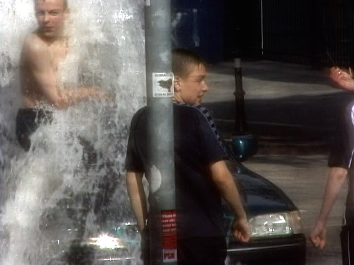 LUXmovingimage's tweet photo. Read the latest New Artist Focus essay by Dr Aaron Kelly on Seamus Harahan's "momentary and the monumental" moving image work, now distributed by LUX. 

'World is Suddener: Films of the Fleeting and the Art of Seamus Harahan' https://t.co/xk2ljh7ni9 https://t.co/Kv8NOpHYtx