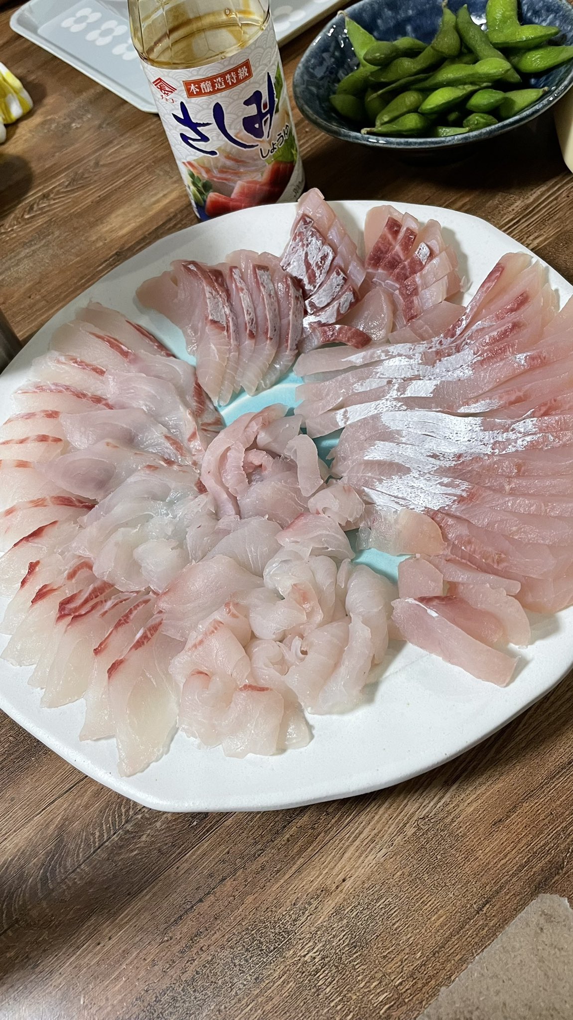Twitter এ 田舎でfishing コロダイと昨釣ったヒラマサの刺身 どっちも美味いけど やっぱりヒラマサが美味い T Co Pkphanw2qq ট ইট র