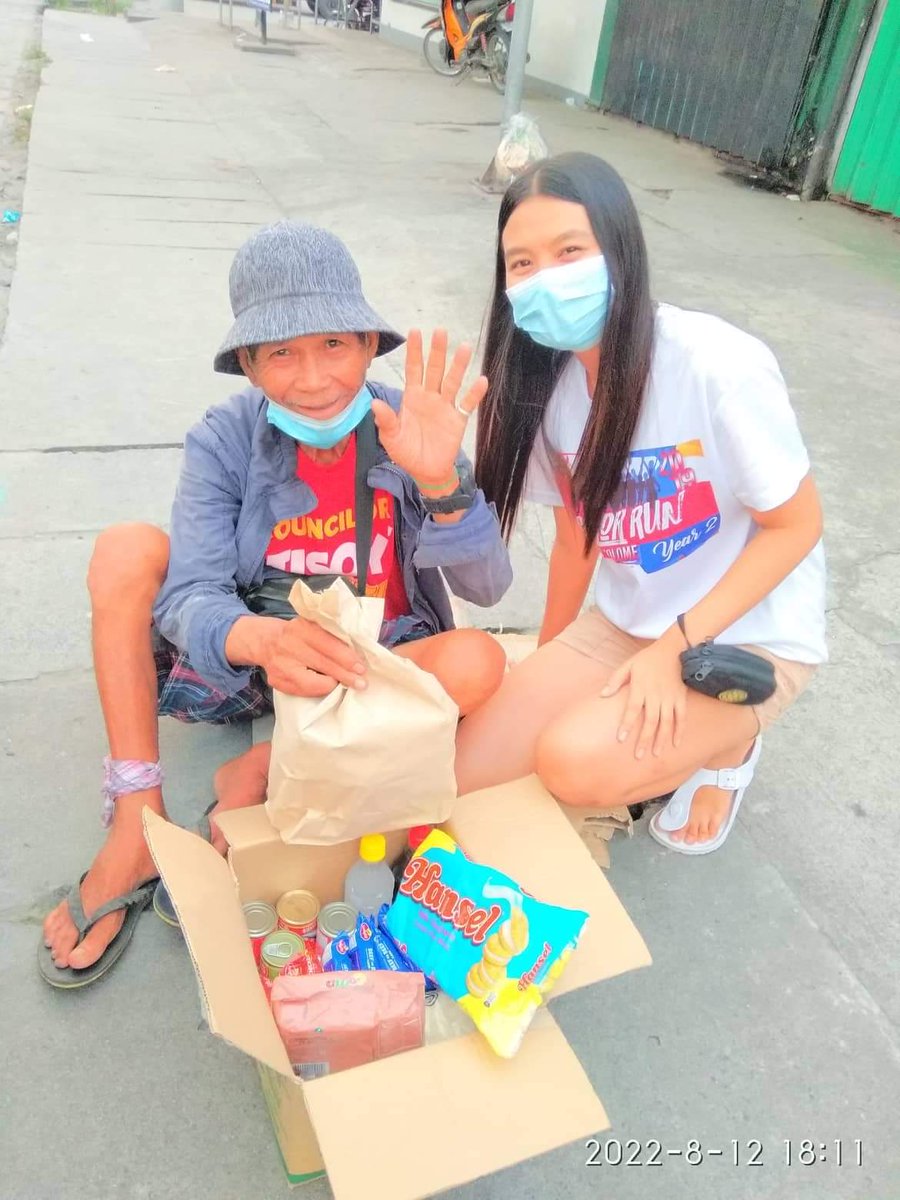 Ronaalfonso30's tweet photo. WE DONT NEED TO HAVE DEEP POCKETS OR BE RICH TO HELP THE NEEDY,THE POOR AND THE HUNGRY, WE NEED TO HAVE A HEART.

THANKYOU @carloakley1962 FOR USING ME TO HELP THIS OLDMAN HOMELESS💝💝
@XRPL_XUM @XRPL_XWM
@YoDisasta @fxwisdom1 @Saurosart @ok_midas 
#XUMILY 
#HELPING 
#XUM 
#XWM https://t.co/ulzOW5Ehwh