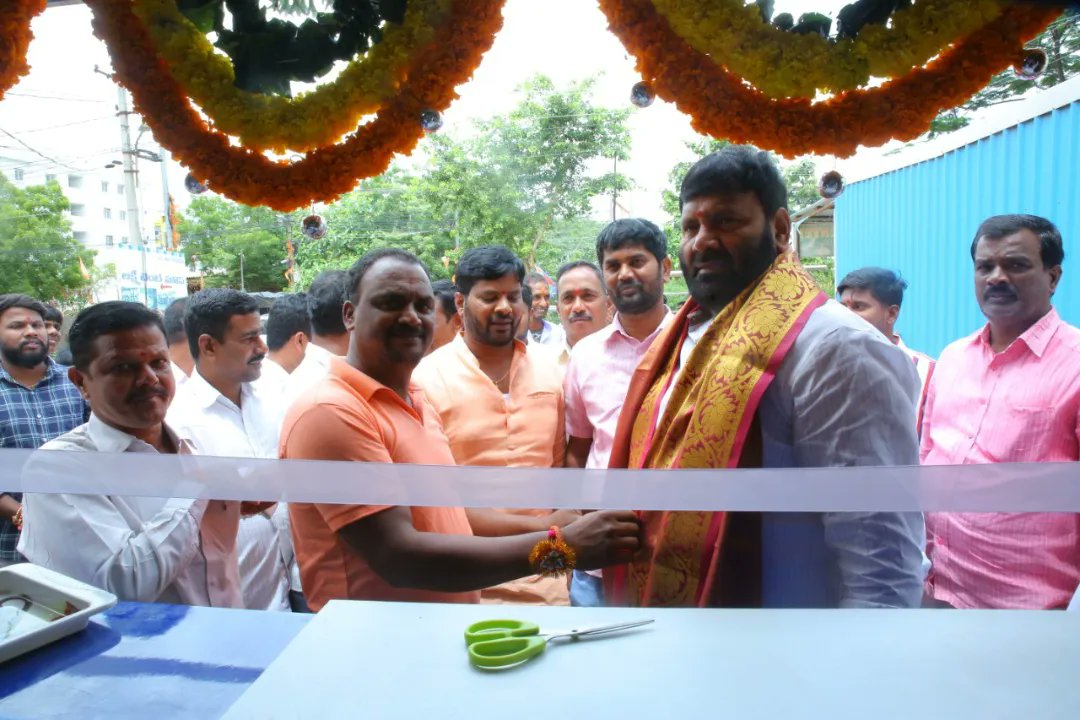 KunaSrisailam's tweet photo. మెట్కాన్ గూడా లో టీ అడ్డా ఔట్ లెట్ ను ప్రారంభించిన మాజీ ఎమ్మెల్యే, బీజేపీ రాష్ట్ర నాయకులు కూన శ్రీశైలం గౌడ్ గారు.
#TeamKSG https://t.co/Fgoztz5i60