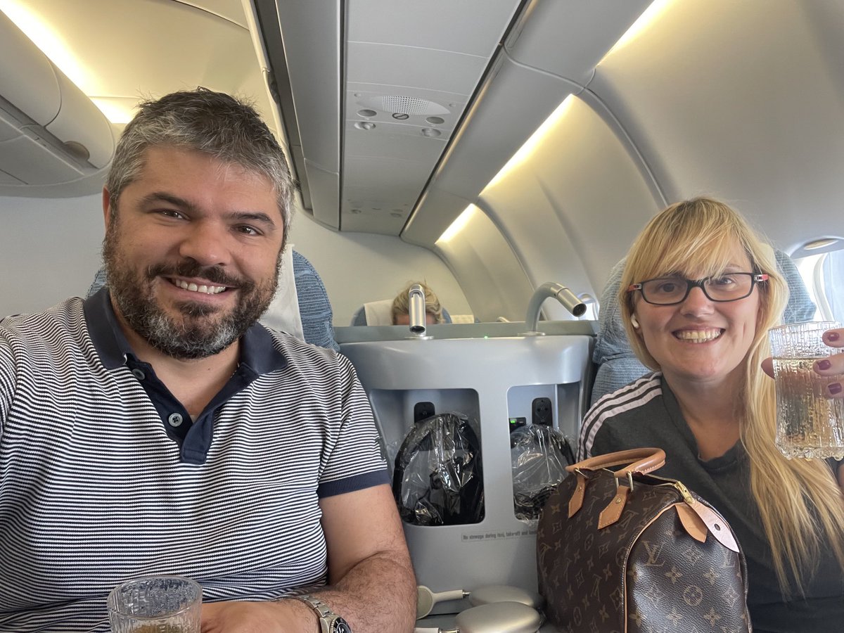 vale_lenarduzzi's tweet photo. Boarding to #Sanfrancisco. Next stop ⁦@ieee_sose⁩, and then ⁦@ICSAconf⁩ ⁦@SANERconf⁩ at #Honolulu ⁦@davidetaibi⁩ ⁦@UniOulu⁩ ⁦@m3sOulu⁩ ⁦@Cloudsea_ai⁩ . Looking forward to meet you soon. https://t.co/fdH4oVZcbe
