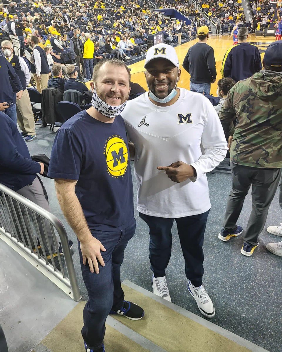 cncmachinist222's tweet photo. @CoachJim4UM @JayHarbaugh @Coach_SMoore @MattdblU @coachclink do me a favor today and when them southern boys gripe about that nice brisk air you let them know this is football weather!!! #GoBlue 〽️🏈🔥 #attackeachday https://t.co/PrWD2kN6v9