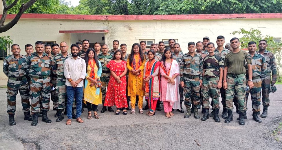 abvpforkanpur's tweet image. अखिल भारतीय विद्यार्थी परिषद कानपुर महानगर की छात्रा कार्यकर्ताओं ने आर्मी कैंट कानपुर में भारत के यशस्वी सैनिकों को राखी बांध कर रक्षाबंधन उत्सव मनाया ।
#abvpvoice #RakshaBandhan