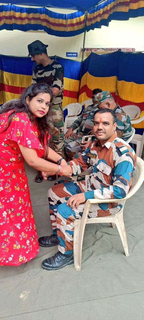 abvpforkanpur's tweet image. अखिल भारतीय विद्यार्थी परिषद कानपुर महानगर की छात्रा कार्यकर्ताओं ने आर्मी कैंट कानपुर में भारत के यशस्वी सैनिकों को राखी बांध कर रक्षाबंधन उत्सव मनाया ।
#abvpvoice #RakshaBandhan