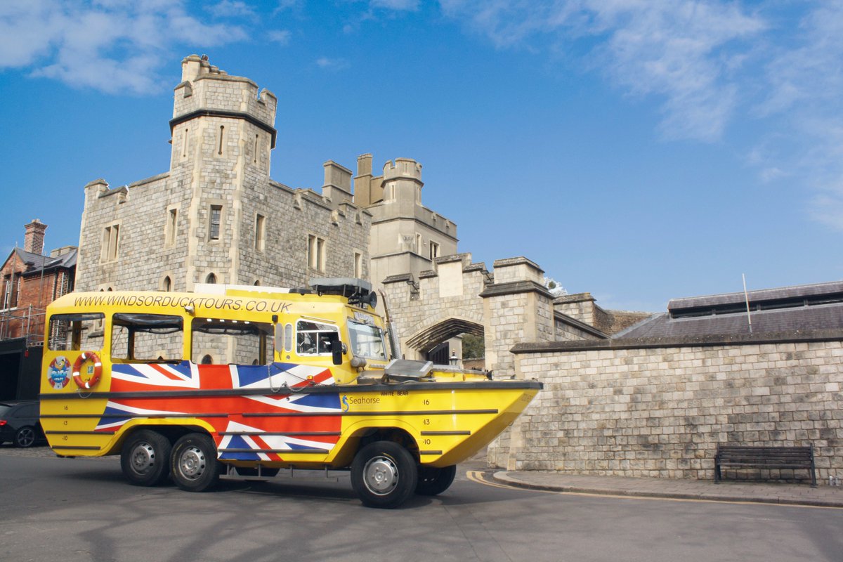 WindsorDuckTour's tweet photo. Summer is coming to an end, but there’s still time to squeeze in some fun activities!

We’re nearly fully booked for the rest of summer, so get booking ASAP! Get 20% off  weekday 10:00 Swan Splash Tour for August &amp; September!

Who's in? Book now!💦
#windsor #summer #windsorcastle https://t.co/wXpGF8ElM7