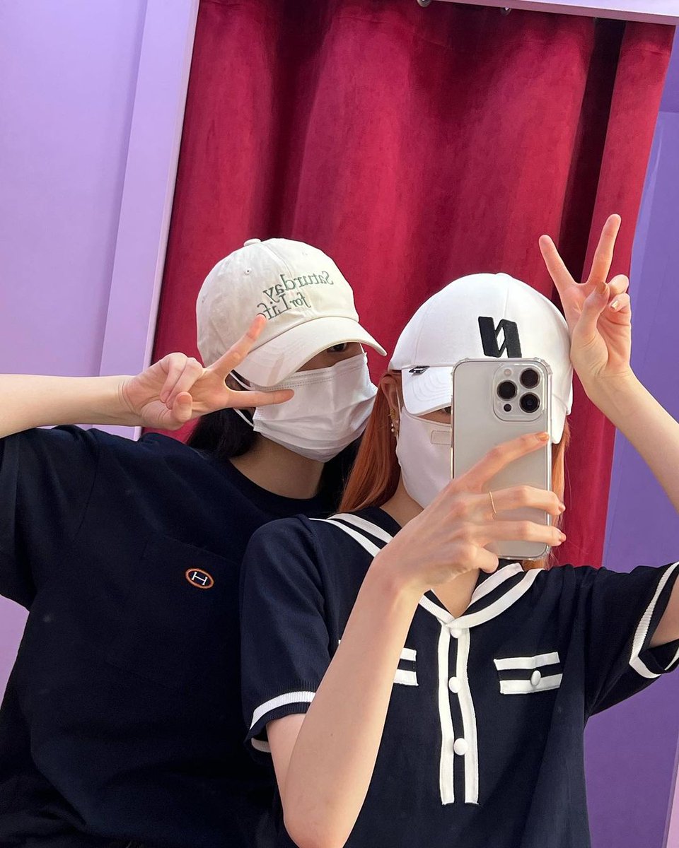 KMJUpdates's tweet photo. 📸 | 220812 Honda Hitomi Instagram Update with Kim Minju

☆https://t.co/NG9s0KzSMt

#김민주 #민주 #ミンジュ #KimMinJu @minju_official_ https://t.co/ZMCU94VItP