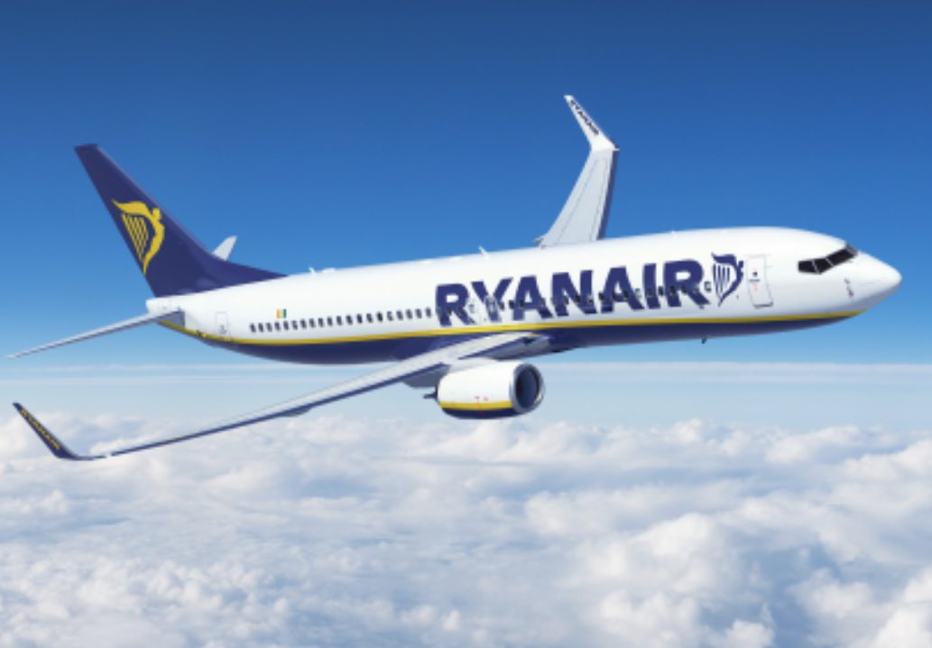 قال الرئيس التنفيذي لشركة الطيران الأيرلندية راين اير (#Ryanair) إنه لن يكون هناك المزيد من الرحلات التي تبلغ قيمتها 10 يورو، مشددًا على أن عصر السفر الرخيص للغاية قد انتهى،

(وقال إن غزو روسيا لأوكرانيا أدى إلى زيادة كبيرة في أسعار النفط)   #اوروبا 🇪🇺