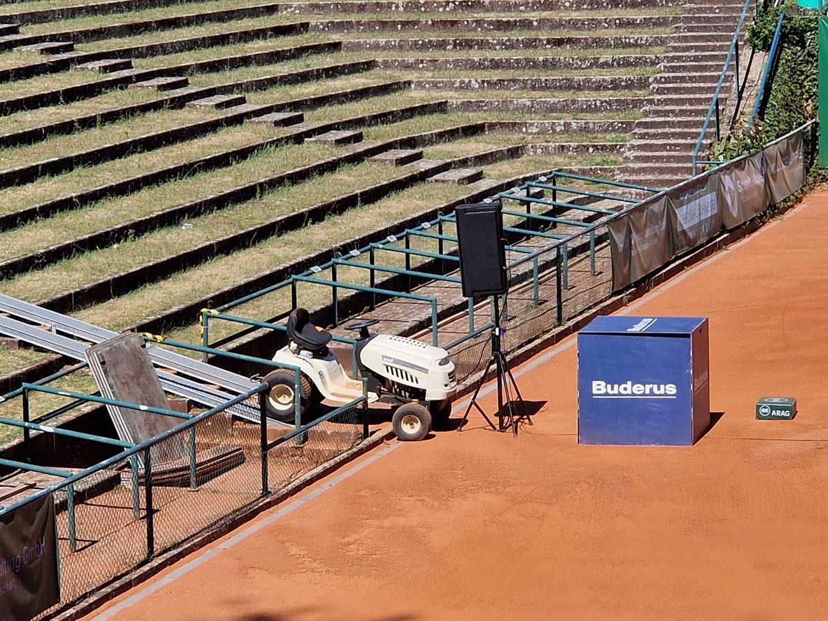 strangelove_76's tweet photo. Komische Eismaschine hier.
#Rochusclub
#Tennis https://t.co/S0wZlVWN7d