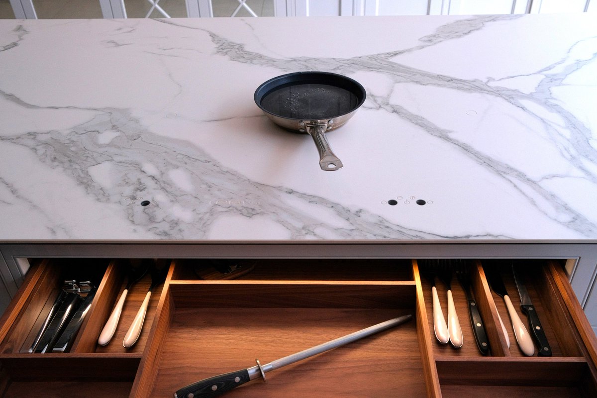 tpbtechuk's tweet image. 👋 Say goodbye to bulky, hard-to-clean hobs. ✅ Say hello to seamless, bespoke, and energy-efficient induction hobs. #TPBtech #YouCanCookOn #InductionHob @tpbtech