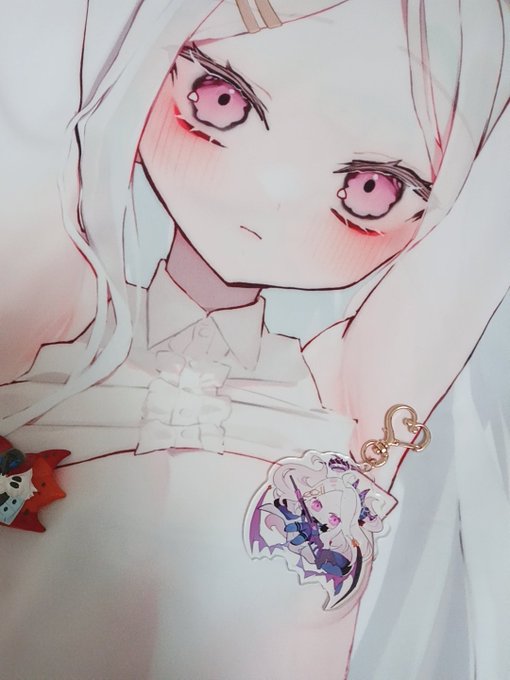 抱き枕カバー初めて作ったけどめっちゃいい感じ‼️‼️ 