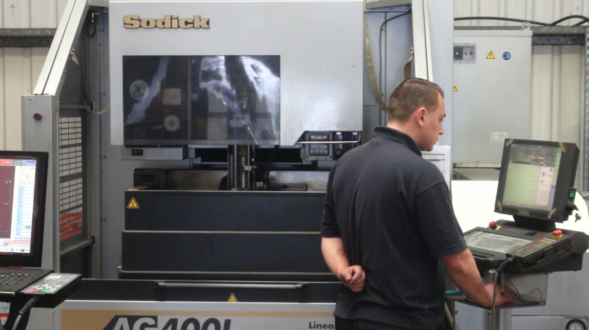 Our #Subcontract #Machining service covers a range of processes including #CNC milling, CNC turning, #WireErosion, spark erosion, grinding, conventional machining, exotic materials machining and related operations!

View our plant list: bit.ly/3MyFQJP 

#UKMfg