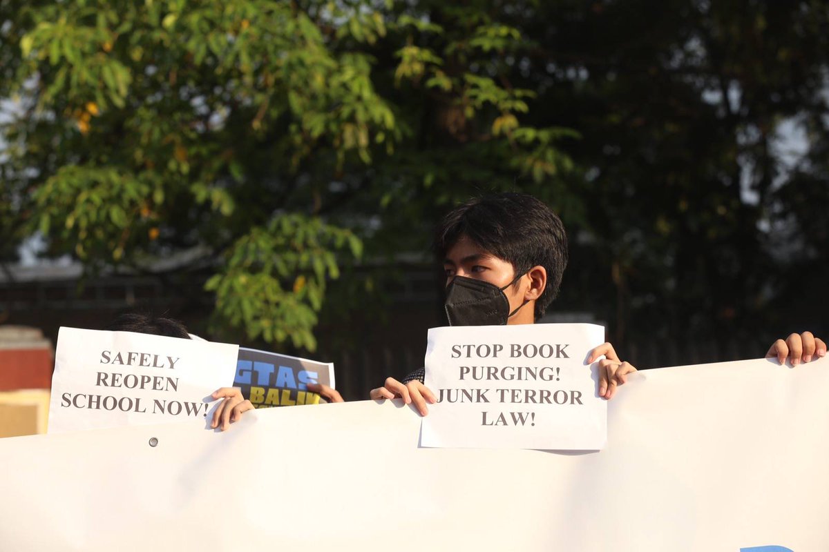 altermidya's tweet photo. PHOTOS: Kabataan Partylist and other progressive groups staged a protest at the Commission on Human Rights in Quezon City earlier today to reiterate their calls to address the educational crisis and reject the Mandatory ROTC for SHS students.

📷: Jose Santos https://t.co/nVNVuS1RQ5
