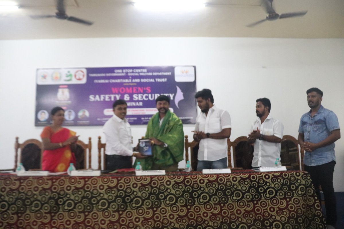 SpyKingIndia's tweet photo. Thanks for inviting me to this wonderful event and i have shared my experience to students about Womens Safety and Security Seminar.

#spykingdetectiveagency #no1detectiveintamilnadu #matrimonalinvestigation #PrivateAgency #bestmatrimonial https://t.co/zqFElnMdQu