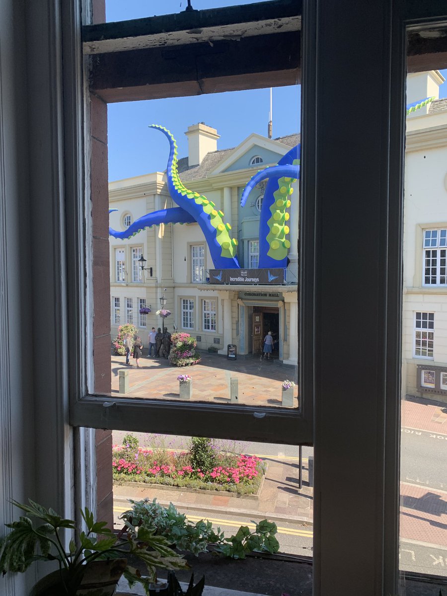 ClaireB1407's tweet photo. View from my window today!
#blueoctopus #alienoctopus #ulverston #incrediblejourneys https://t.co/zrgM7TR1eM